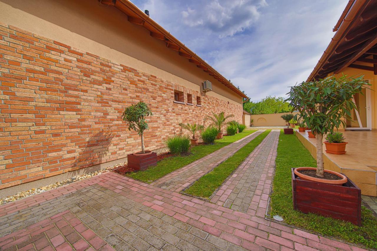 Kálvin utcai Apartmanok Hajdúszoboszló Exterior foto