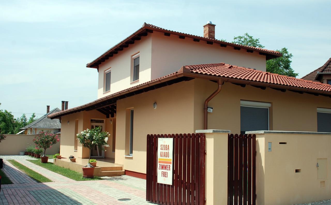 Kálvin utcai Apartmanok Hajdúszoboszló Exterior foto